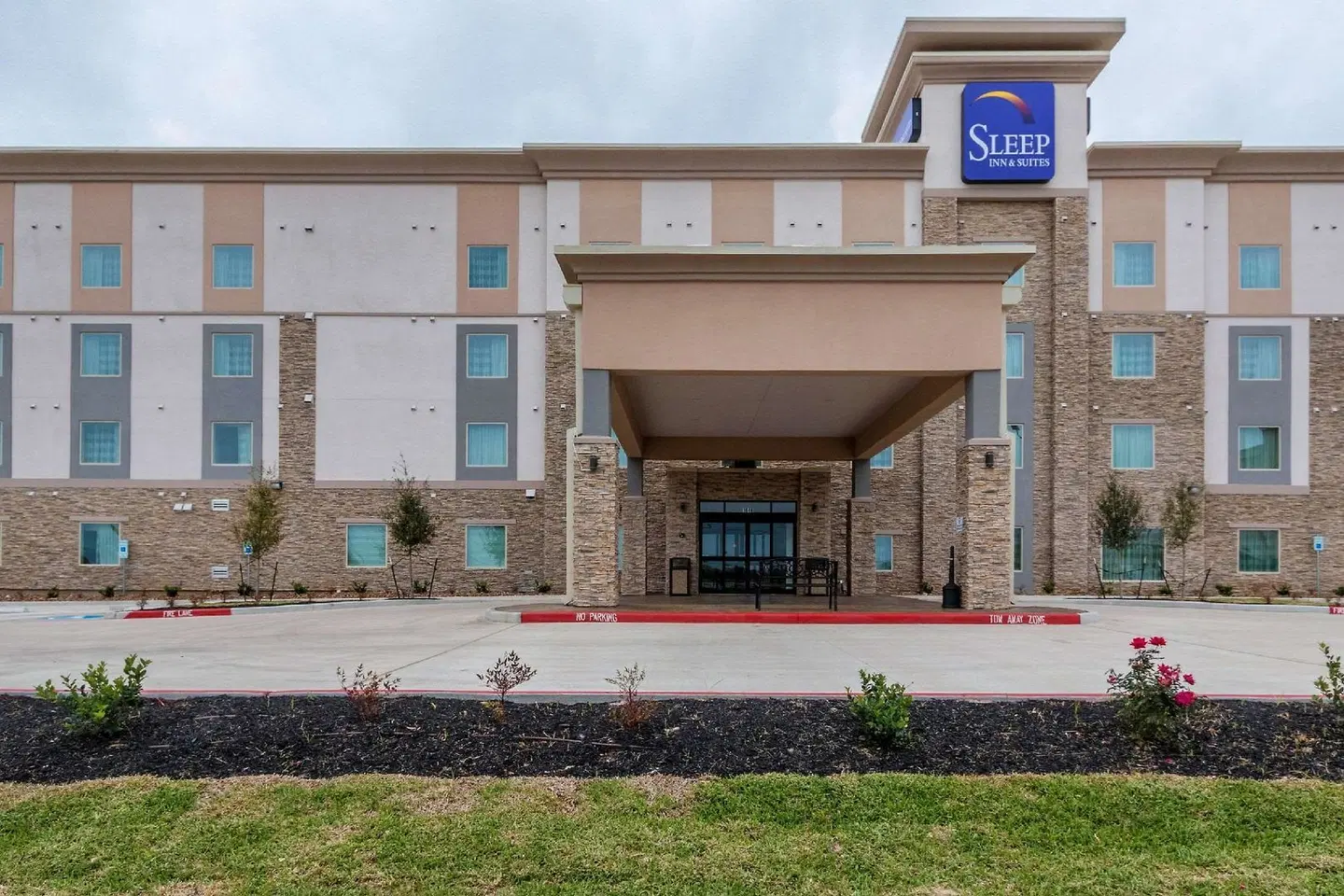 Sleep Inn & Suites EXTERIOR