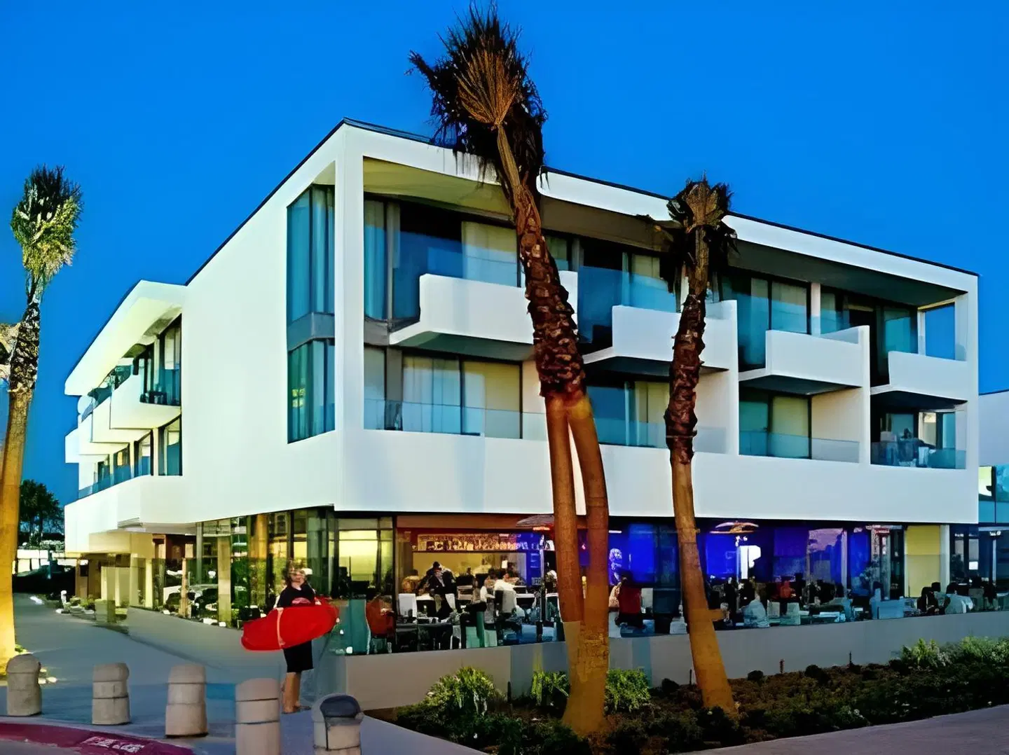 Tower 23 Hotel EXTERIOR