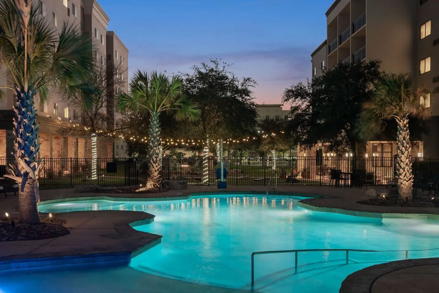 Residence Inn by Marriott San Antonio Six Flags® at The RIM OUTDOOR_POOL