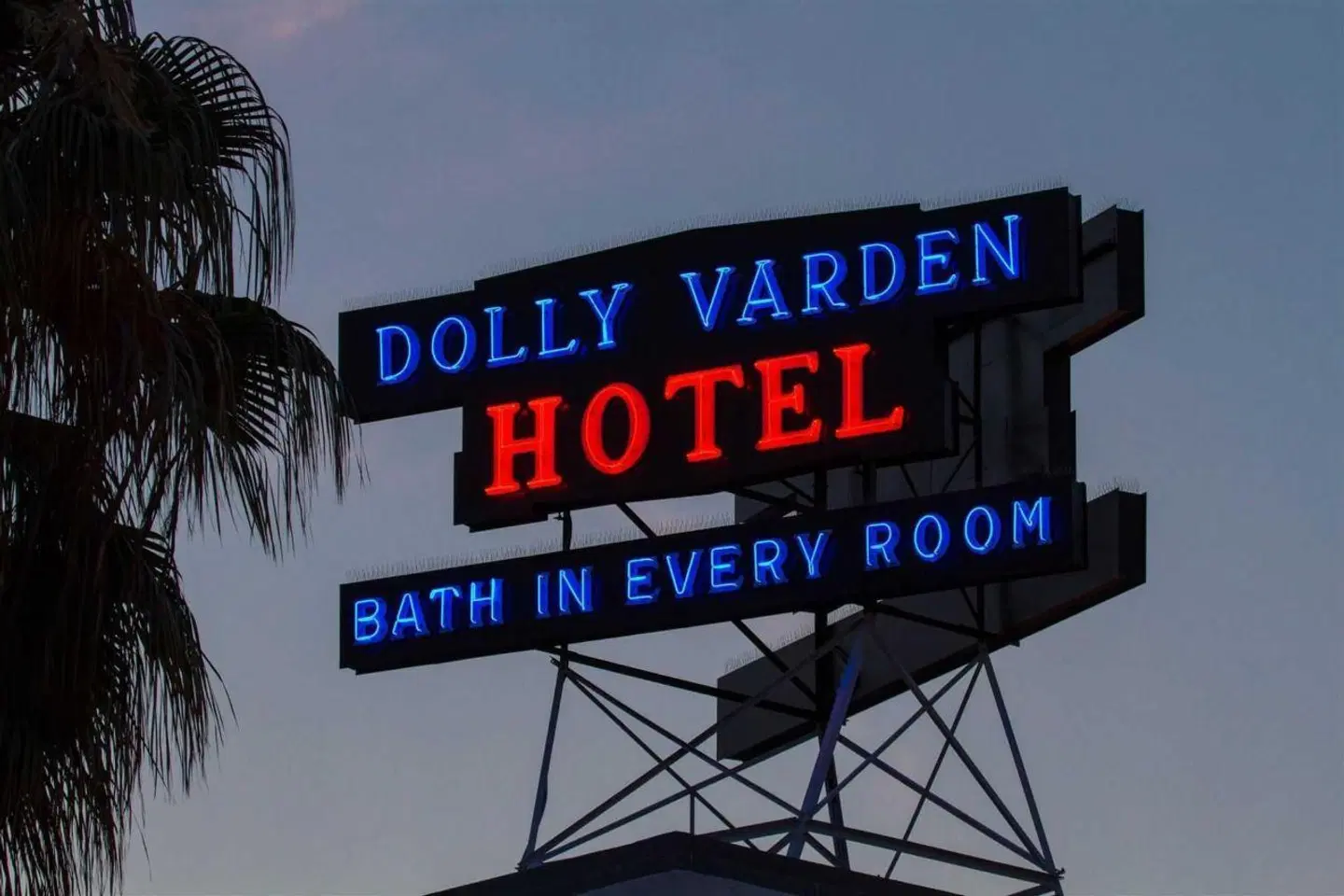 The Varden Hotel EXTERIOR
