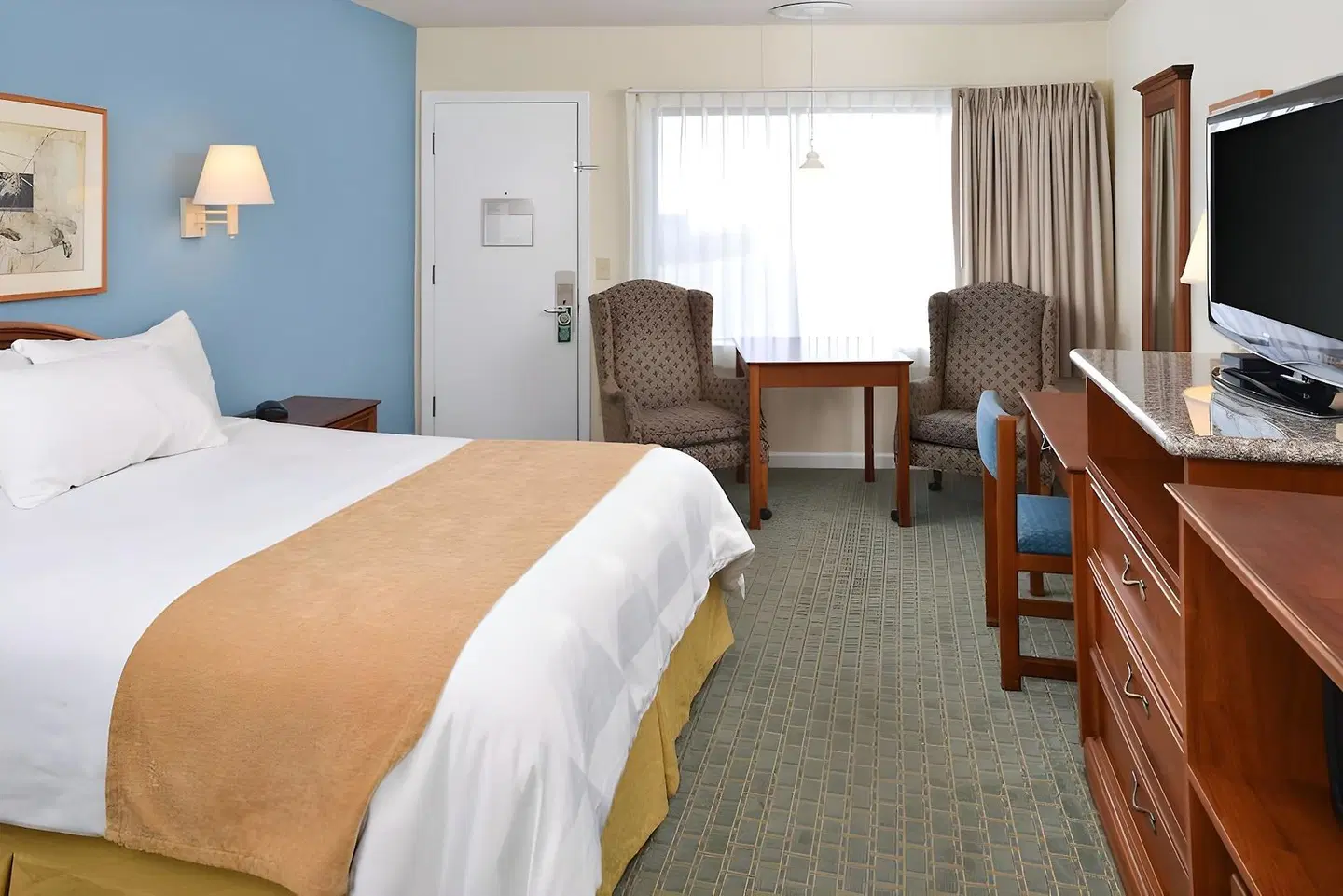 Edgewater Inn and Suites ROOM_EXAMPLE