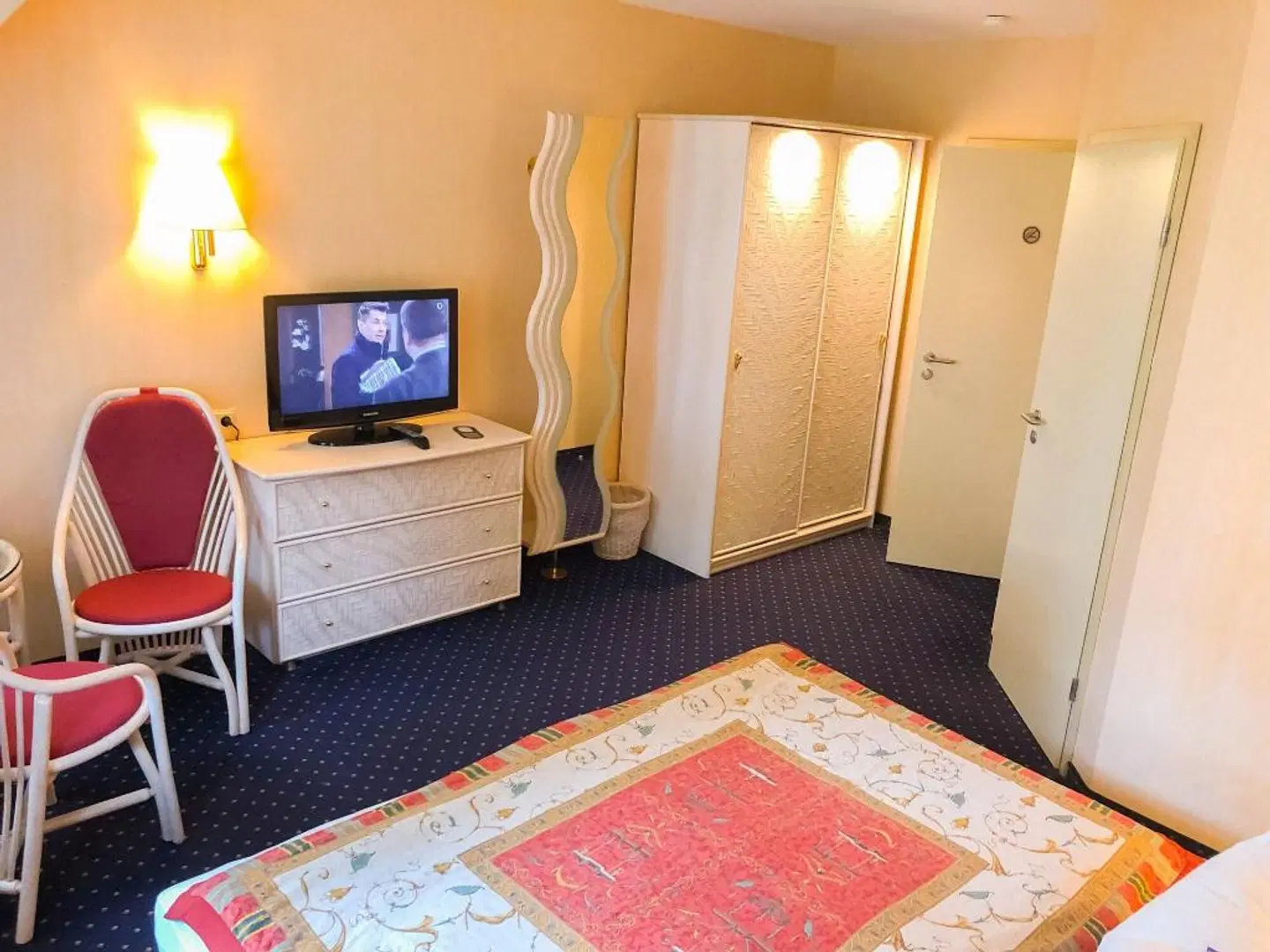 Marks ROOM_EXAMPLE