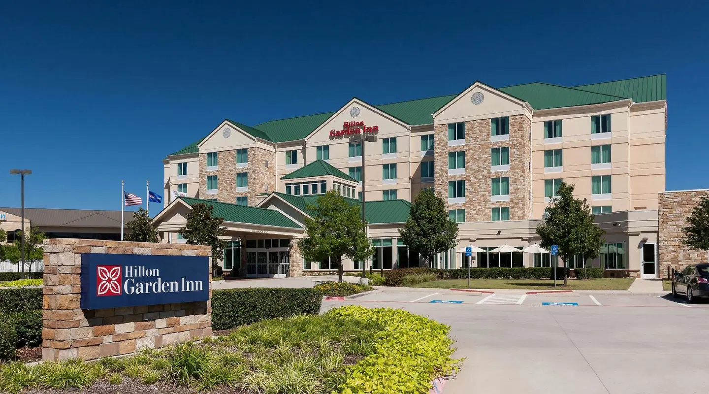 Hilton Garden Inn Frisco EXTERIOR