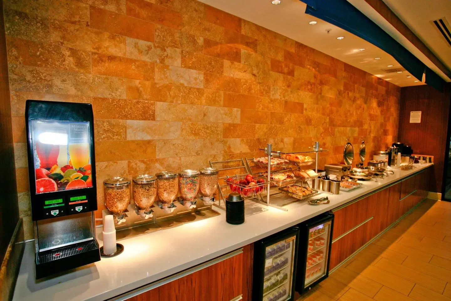 SpringHill Suites by Marriott Temecula Valley Wine Country Bar