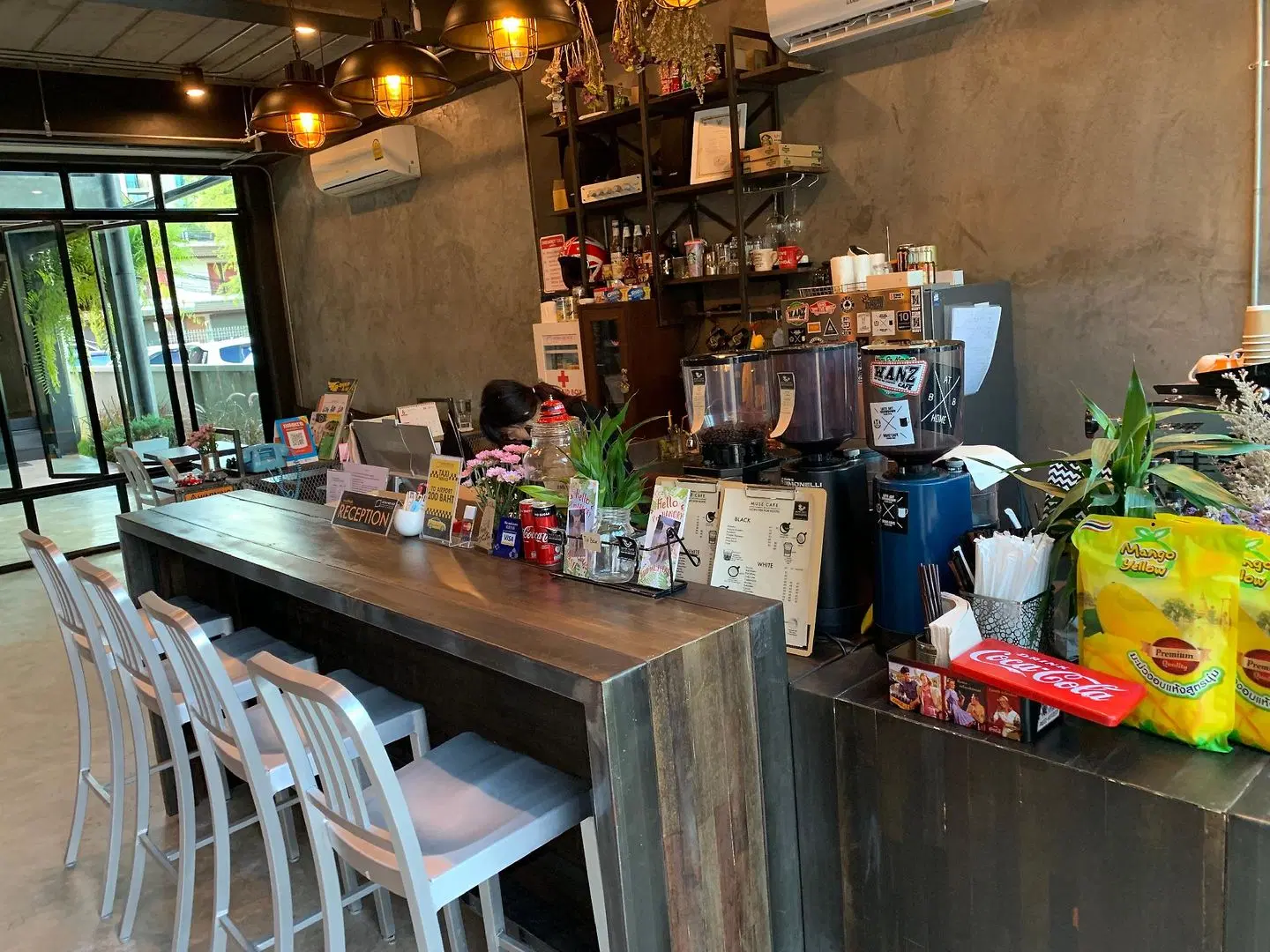 Norn Nee Nor Hostel&Cafe Bar