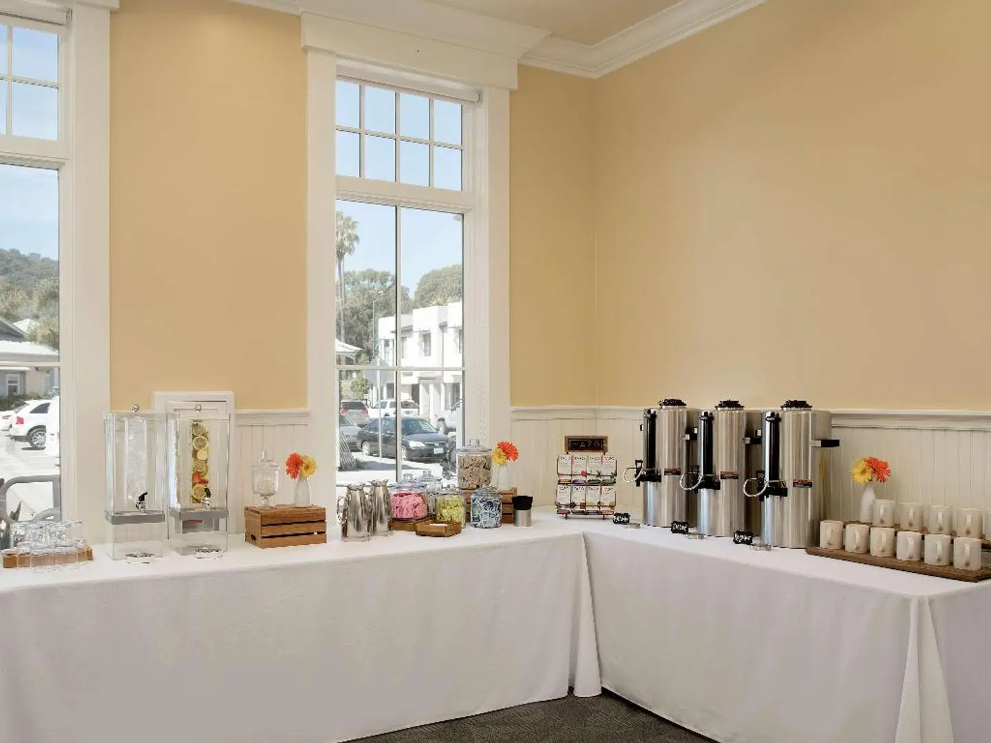 Avila Lighthouse Suites Bar