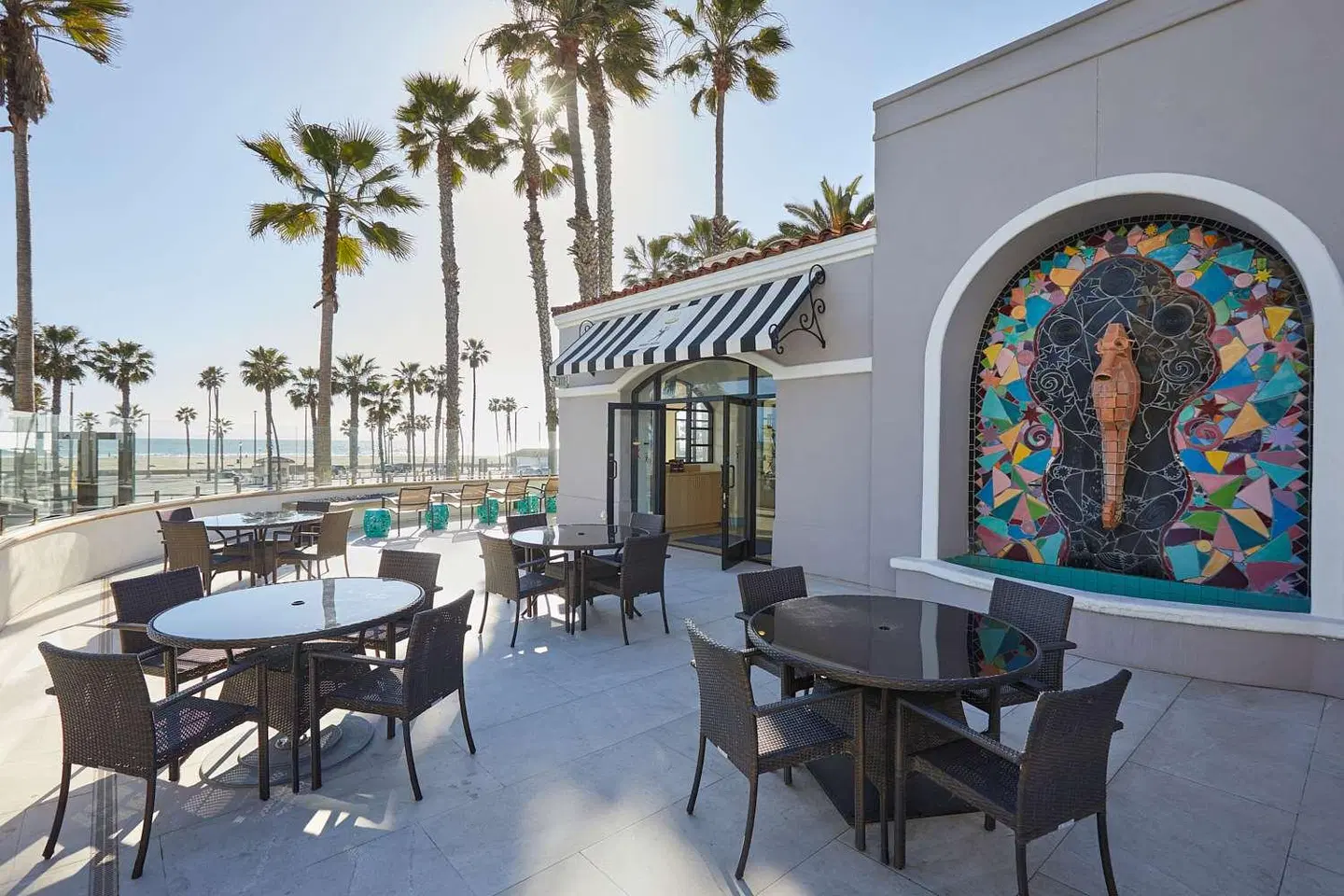 The Waterfront Beach Resort, A Hilton Hotel Terrasse