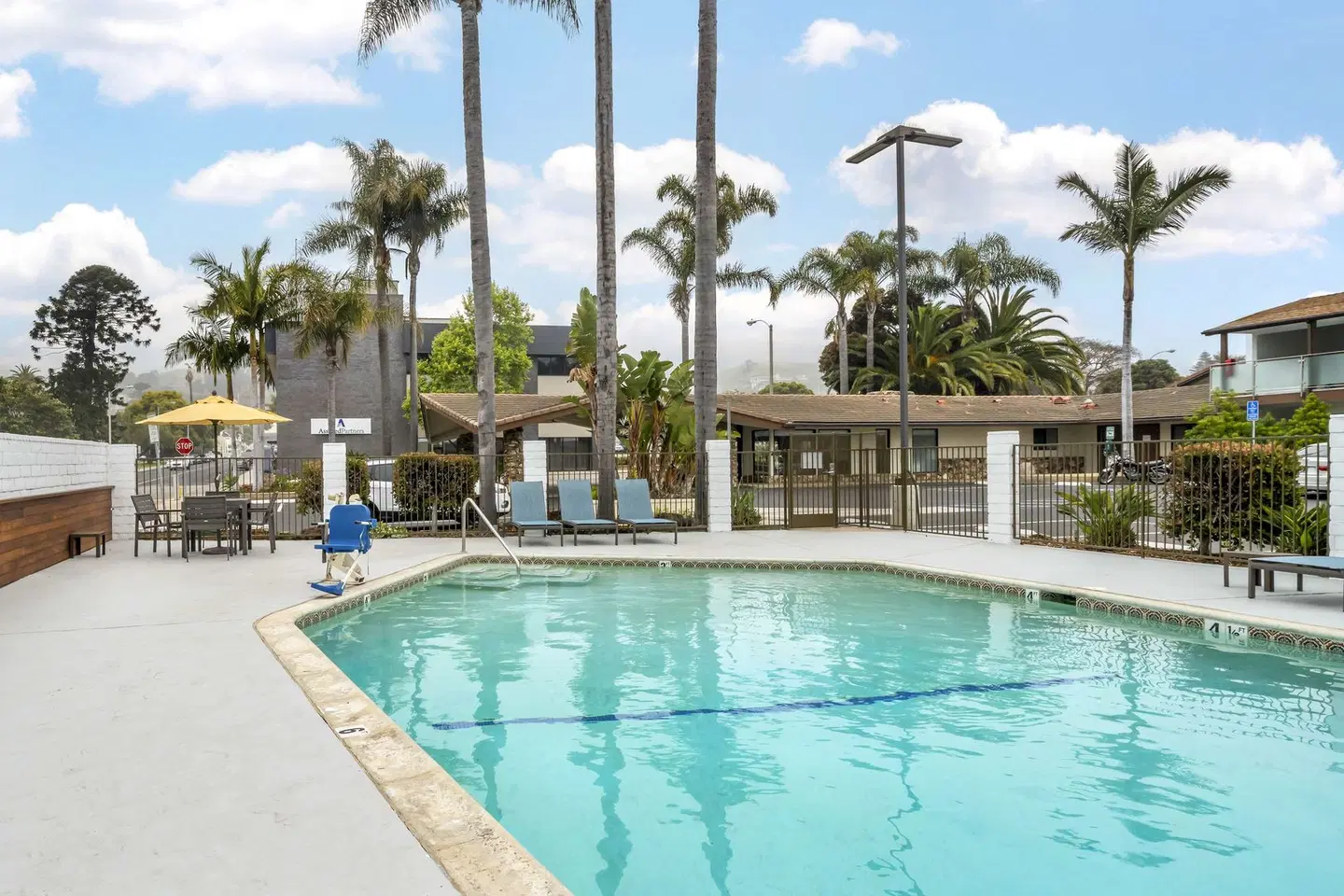 Best Western at Ventura Pier OUTDOOR_POOL