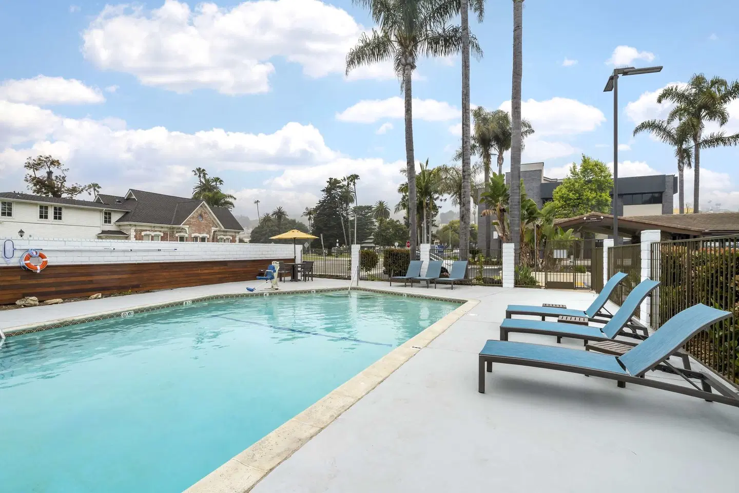Best Western at Ventura Pier OUTDOOR_POOL