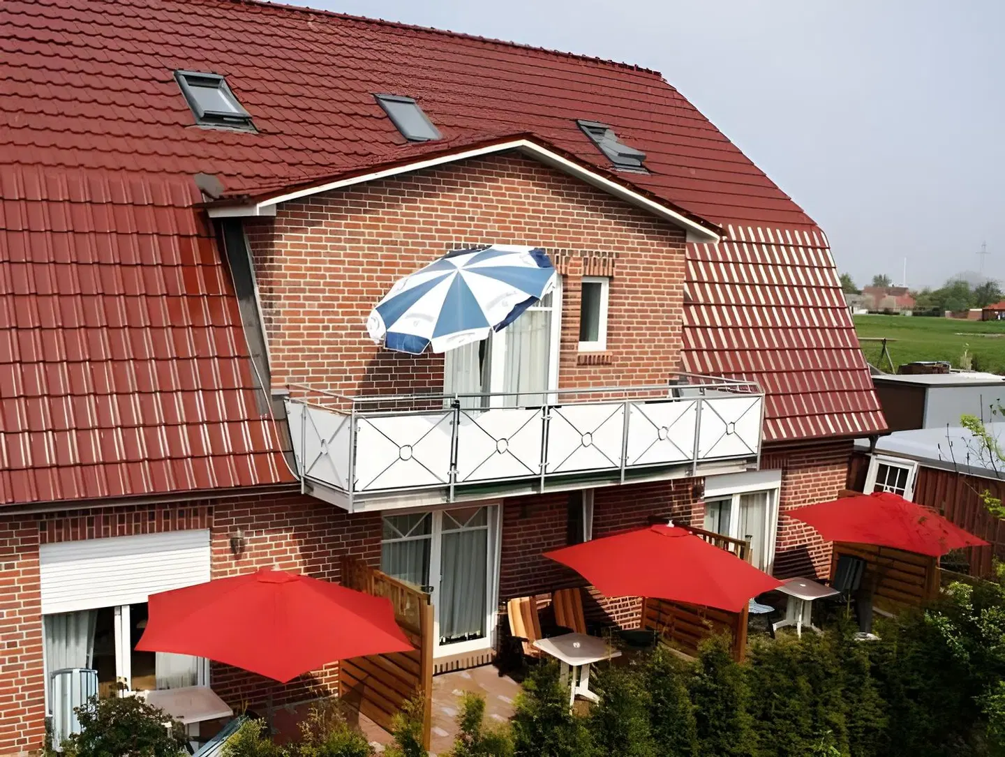 Julia EXTERIOR