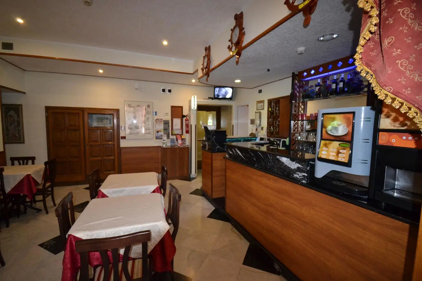 Ferrarese Bar
