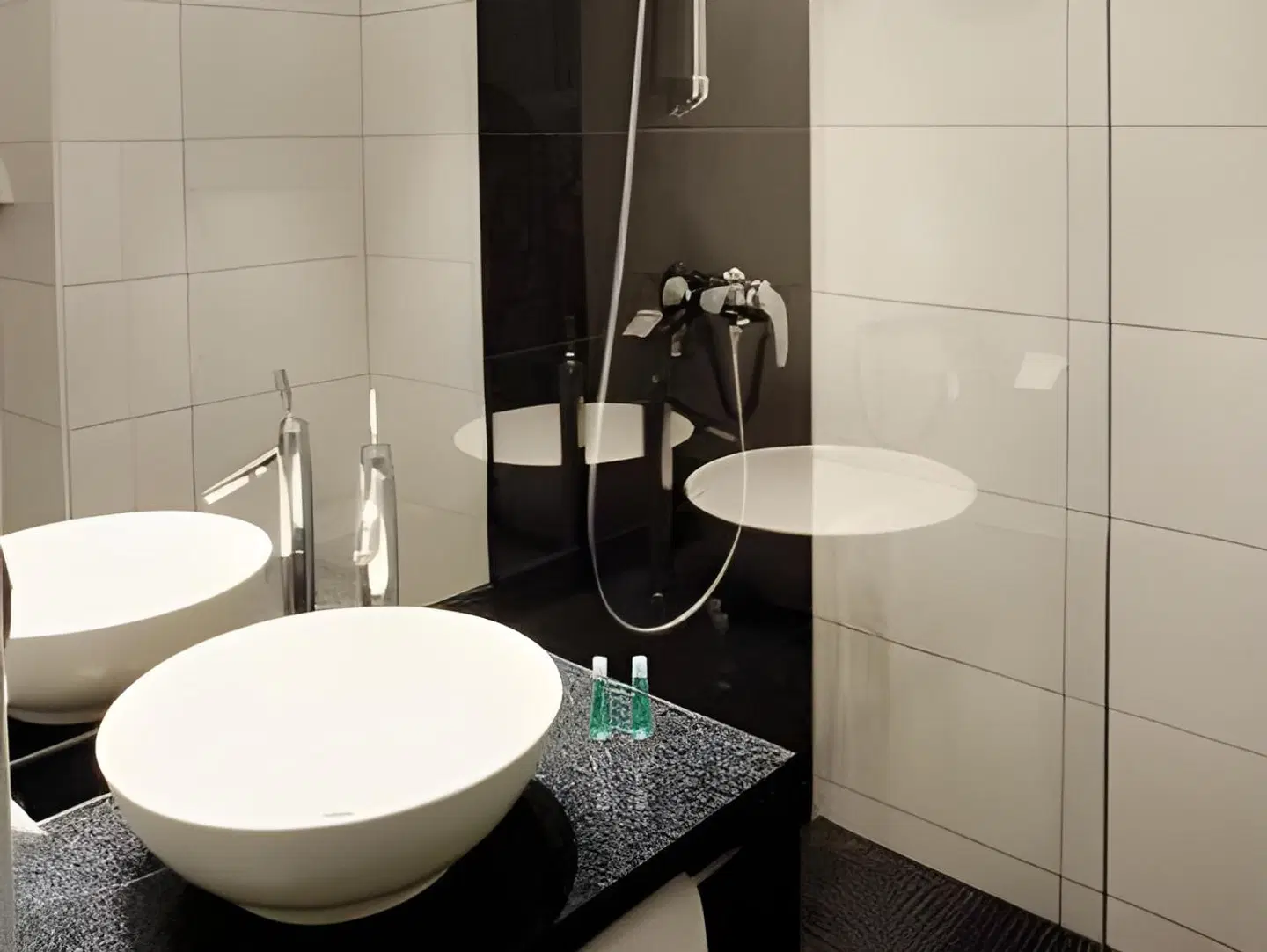 Motel One Hamburg-Altona Badezimmer