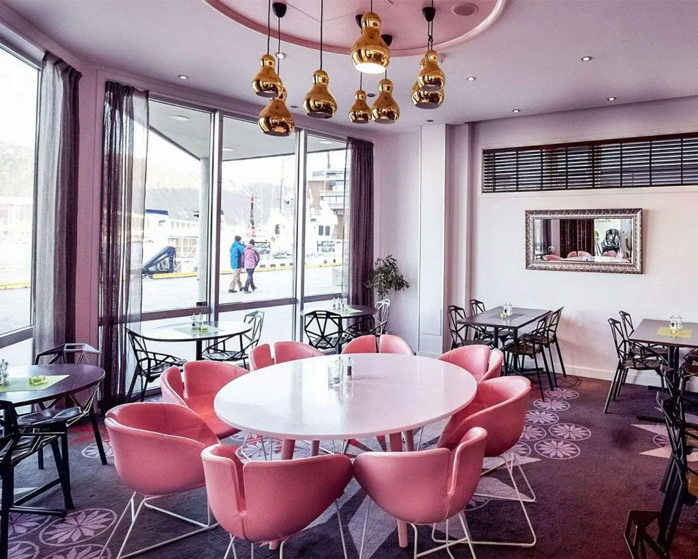 Clarion Collection Hotel Aurora Bar