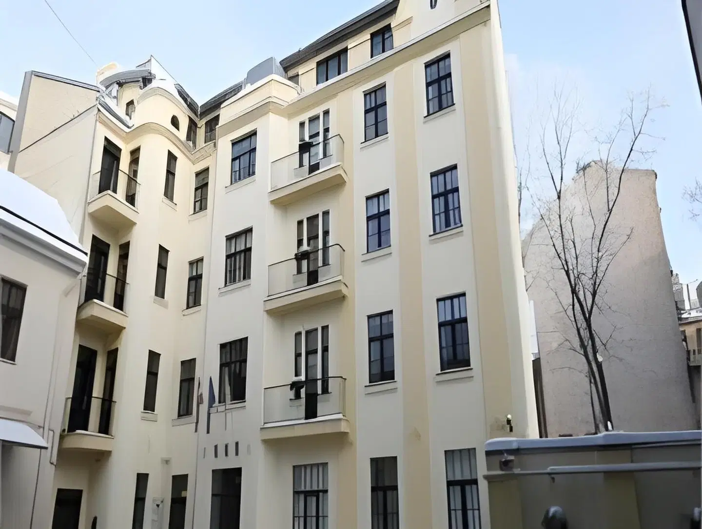 Edvards EXTERIOR