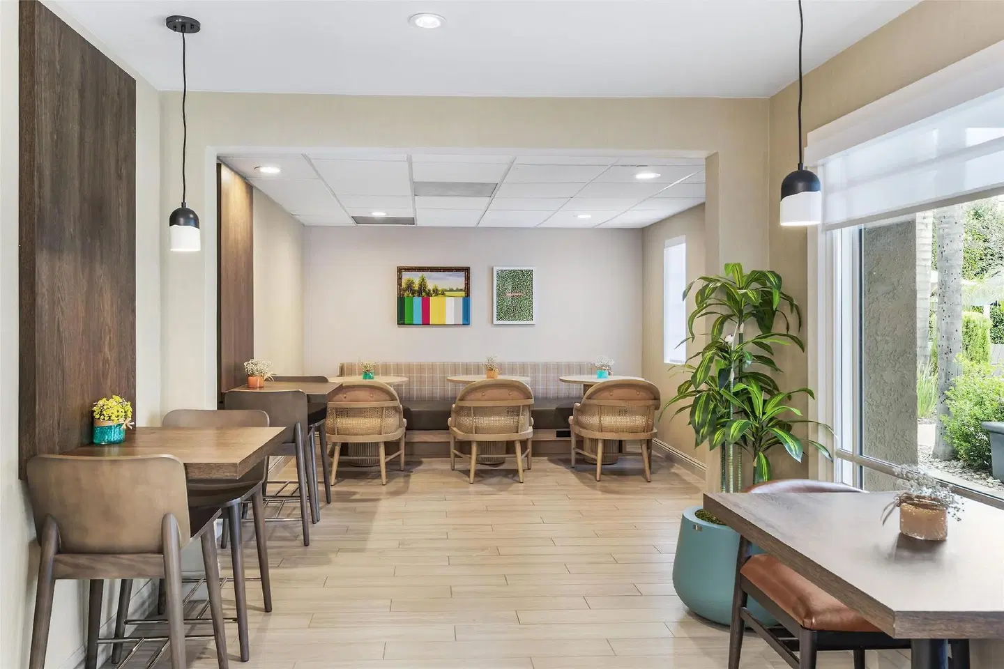 Sonesta ES Suites Chatsworth Restaurant