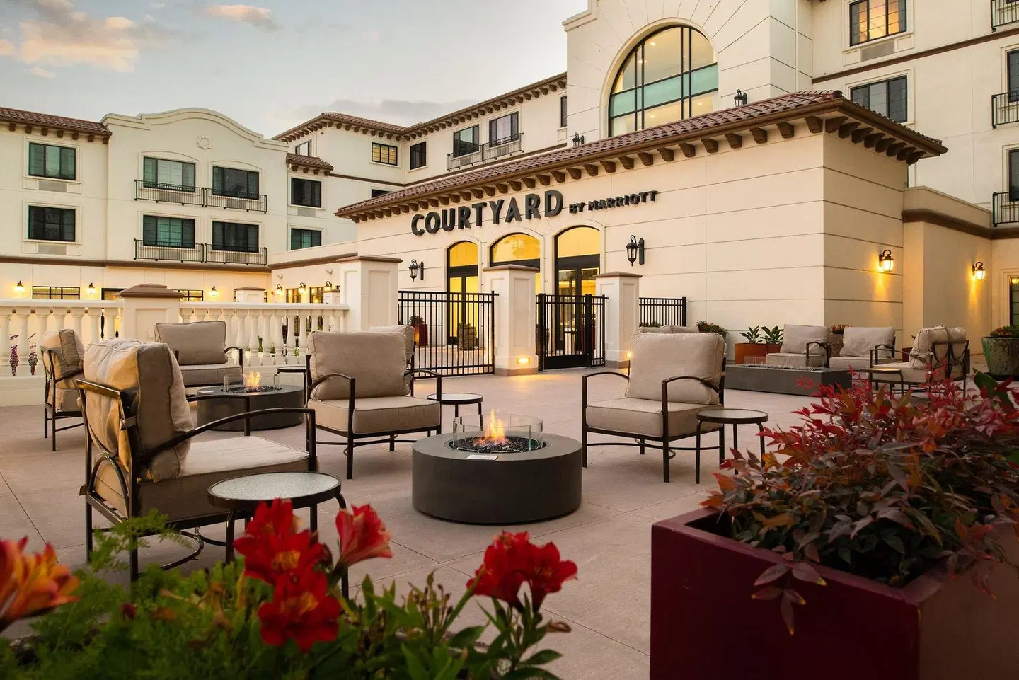 Courtyard by Marriott Santa Cruz Bar