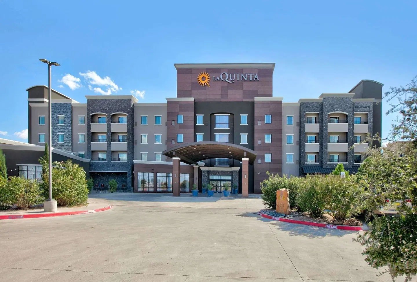 La Quinta Inn & Suites by Wyndham Lubbock Southwest EXTERIOR