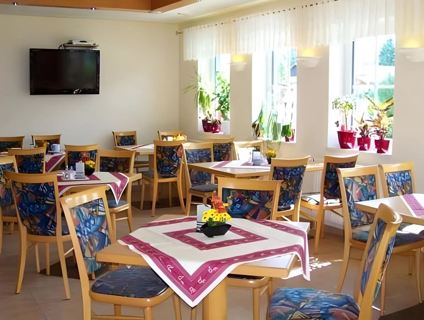 Cora Restaurant
