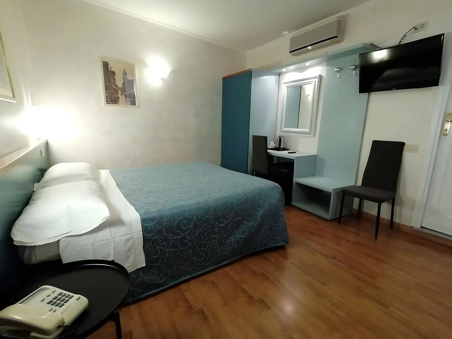 Julia ROOM_EXAMPLE