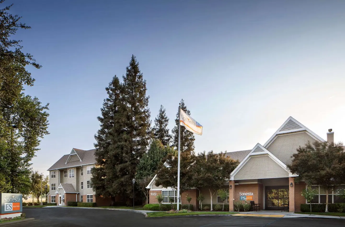 Sonesta ES Suites Fresno EXTERIOR