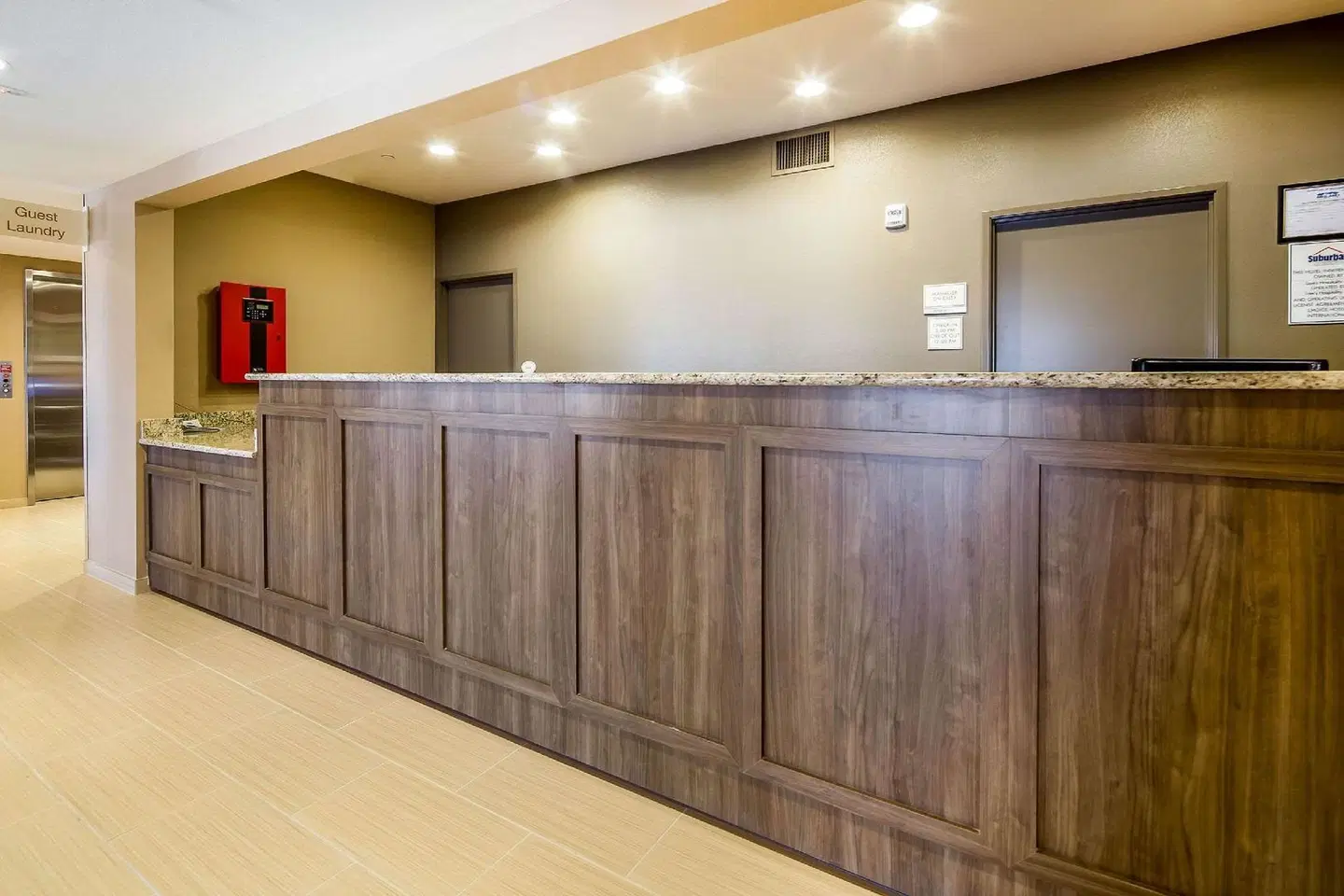 Suburban Studios Midland I-20 LOUNGE_LOBBY