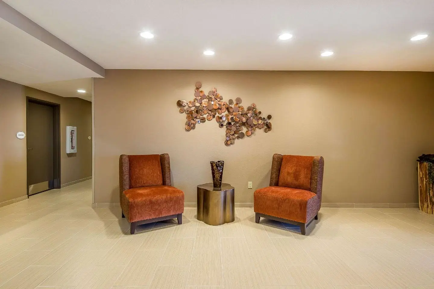 Suburban Studios Midland I-20 LOUNGE_LOBBY