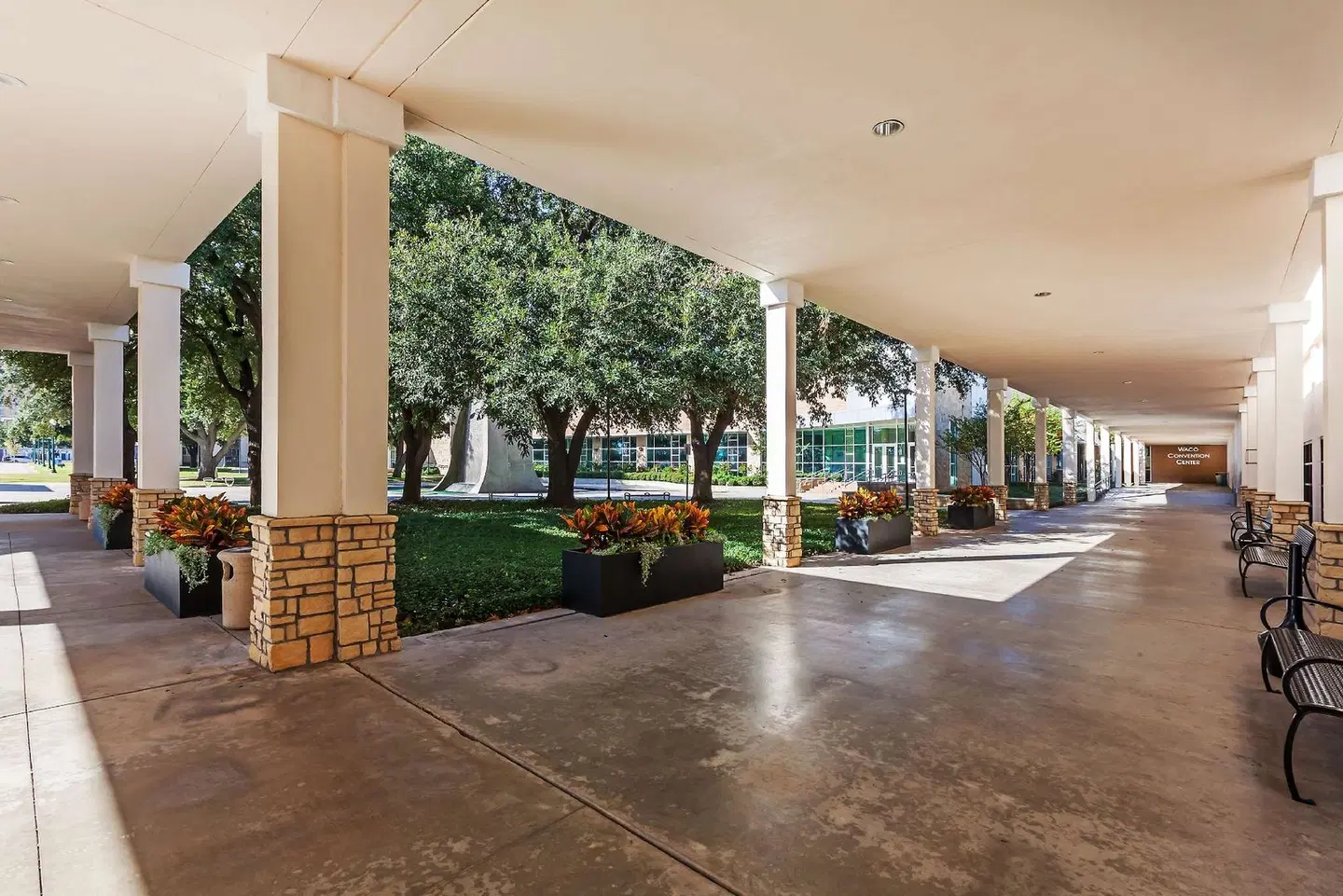 Hilton Waco LOUNGE_LOBBY