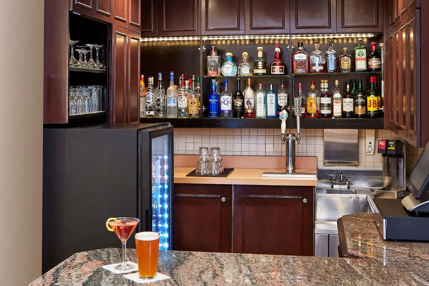 Hilton Garden Inn Valencia Six Flags Bar
