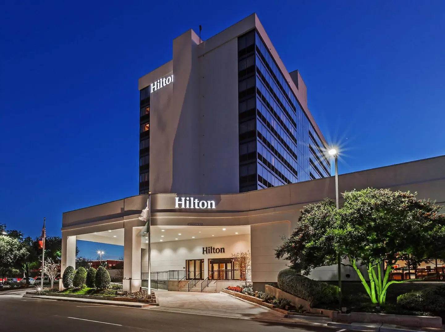 Hilton Waco EXTERIOR