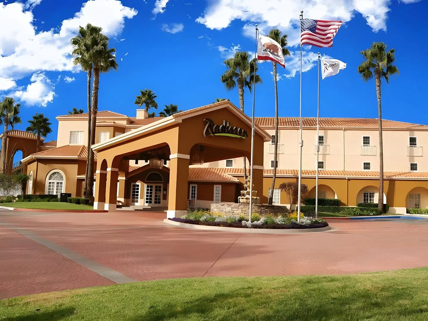 Radisson Hotel San Diego-Rancho Bernardo EXTERIOR