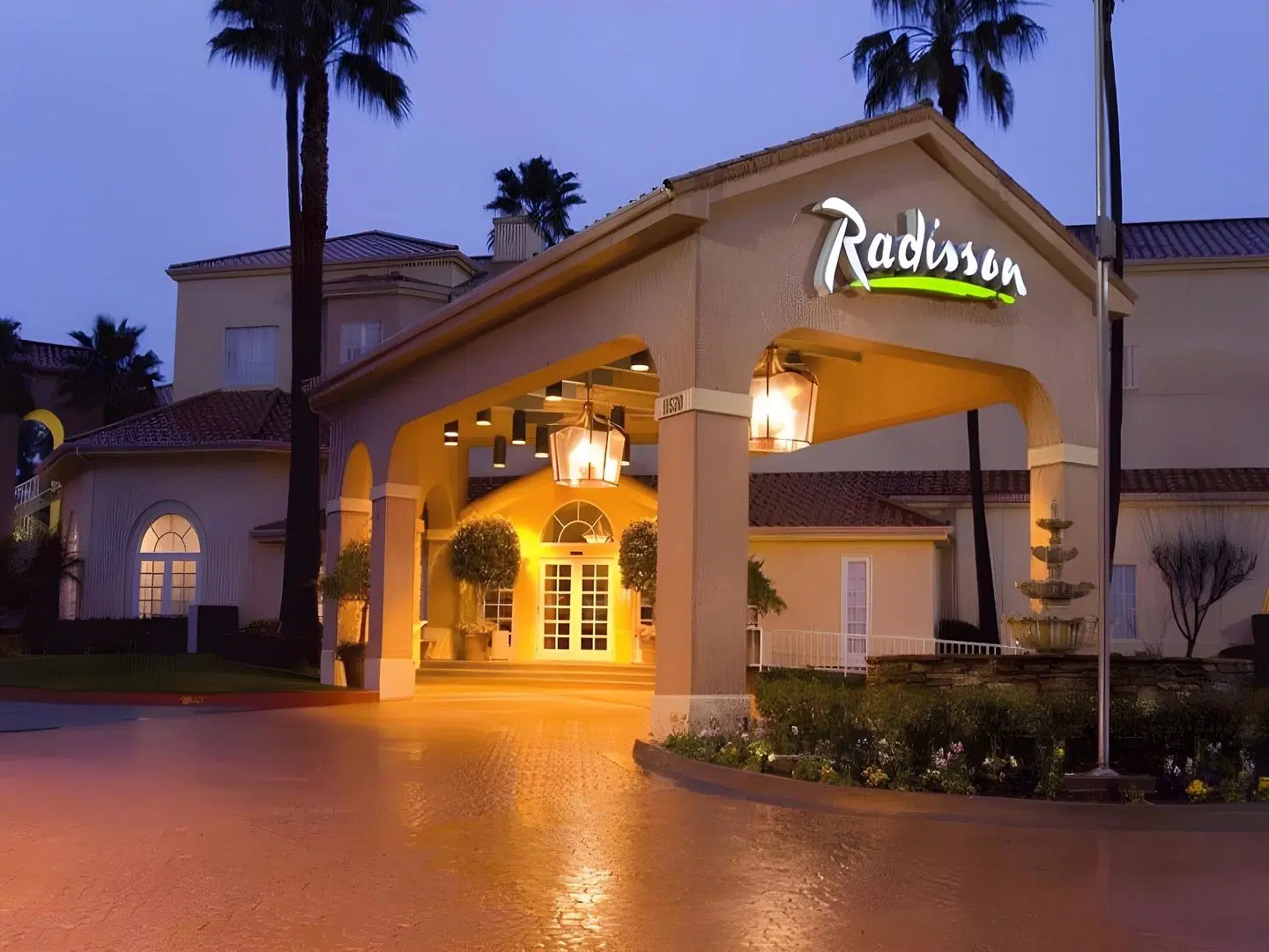 Radisson Hotel San Diego-Rancho Bernardo EXTERIOR