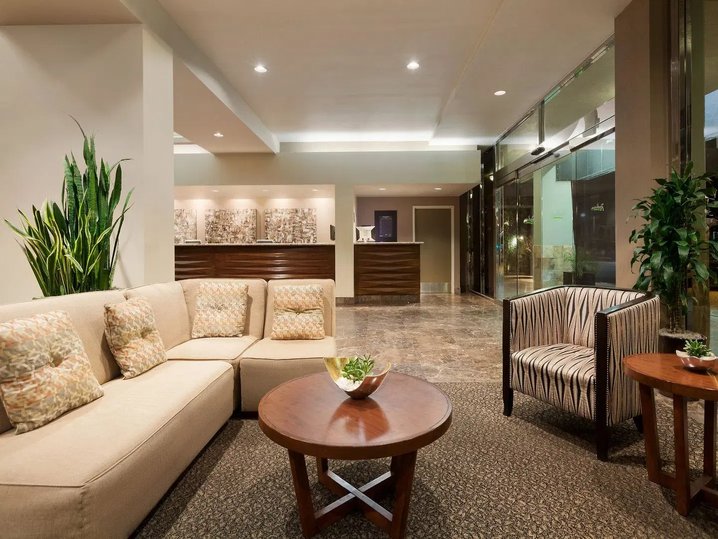 Radisson Hotel Los Angeles Midtown at USC LOUNGE_LOBBY
