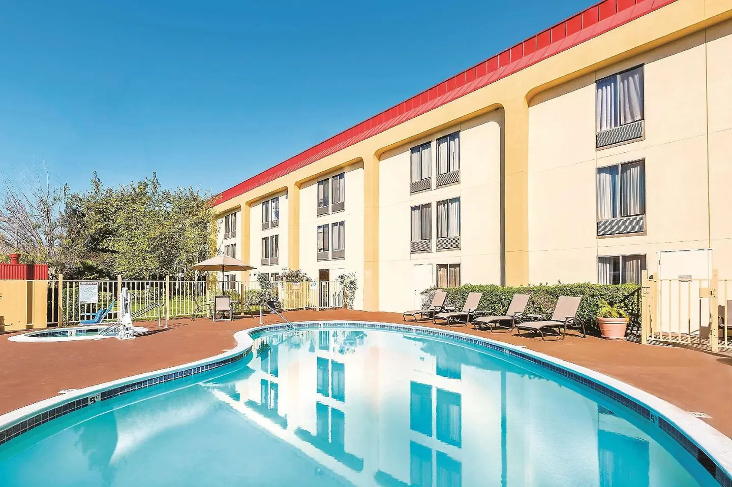 La Quinta Inn Oakland Airport & Coliseum OUTDOOR_POOL