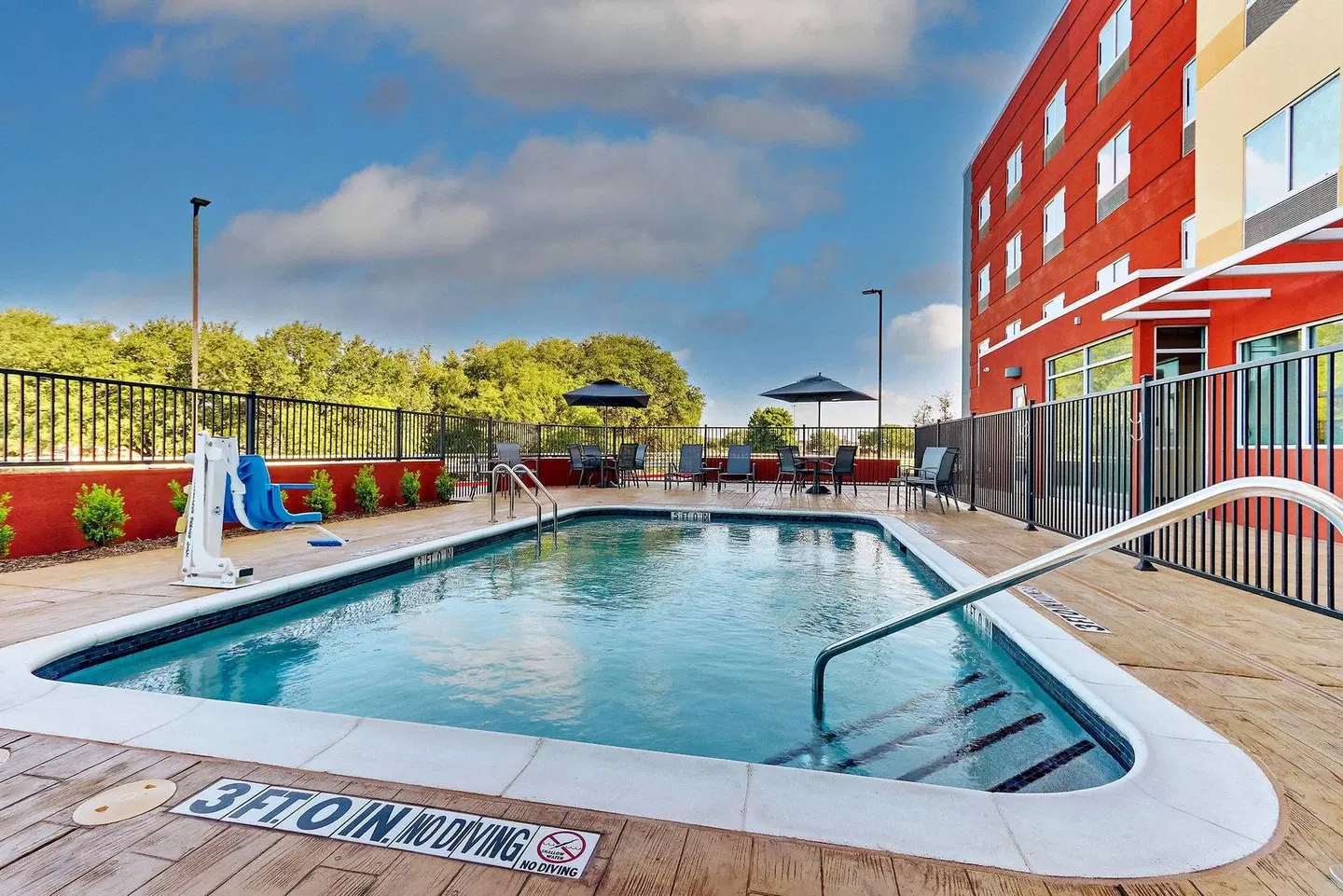 Fairfield Inn & Suites by Marriott Dallas Love Field OUTDOOR_POOL