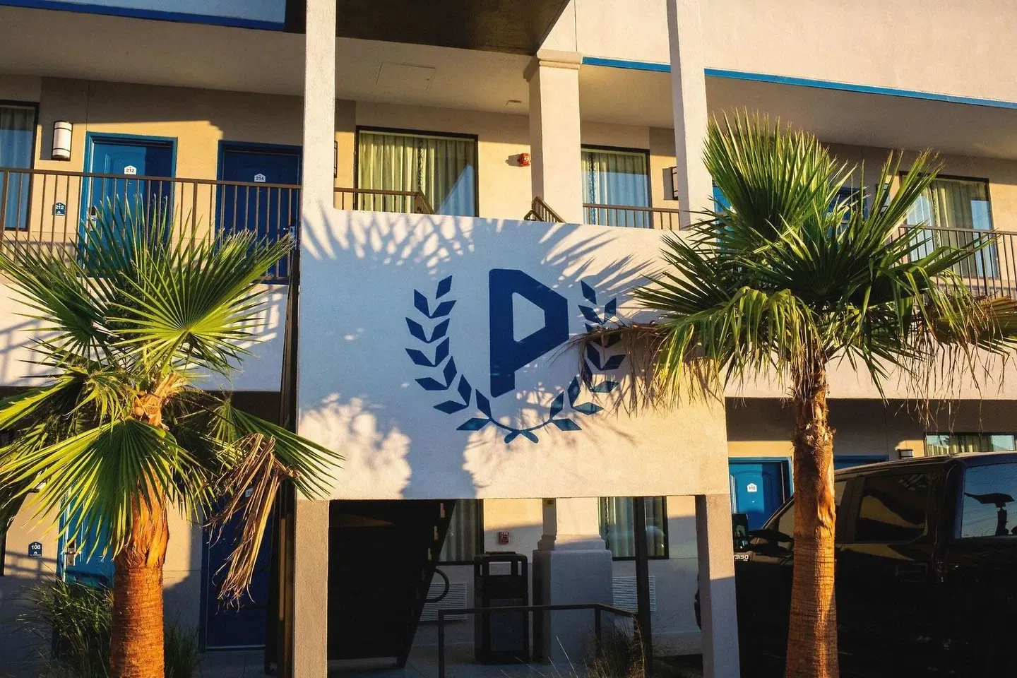 Palace Inn EXTERIOR