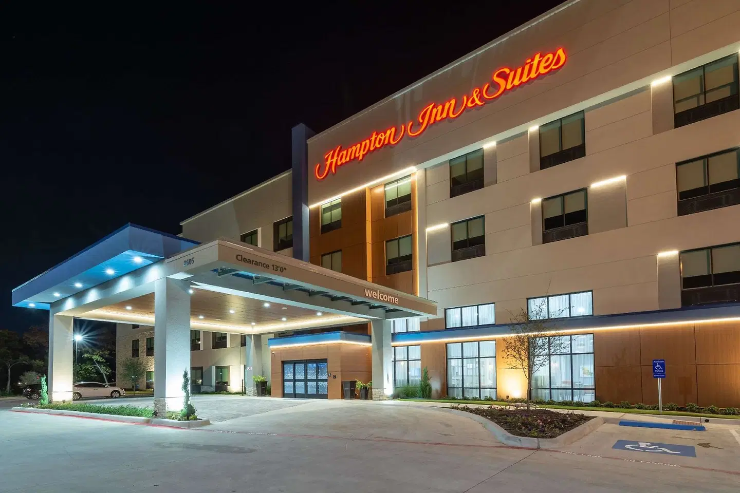 Hampton Inn & Suites Dallas East EXTERIOR