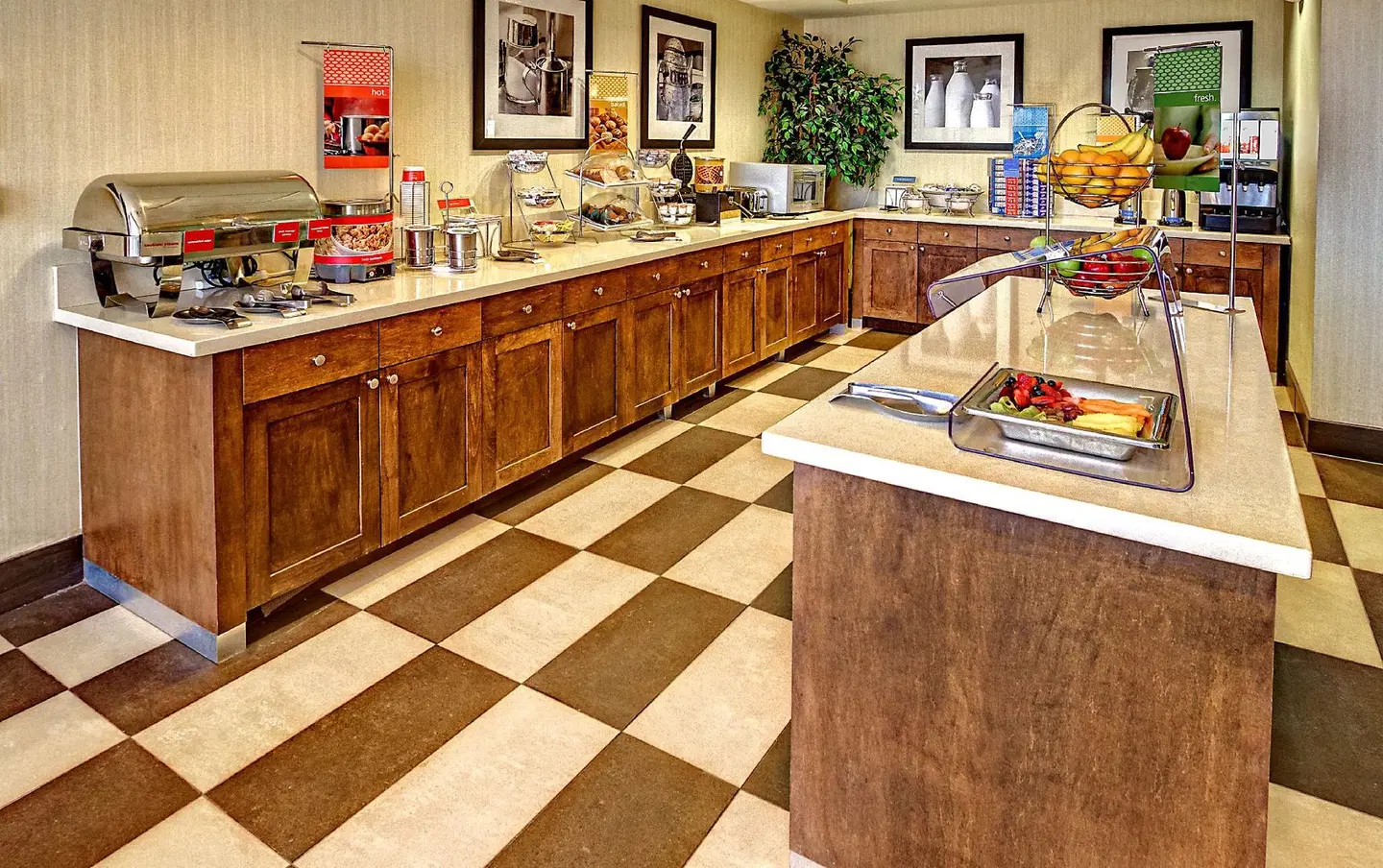 Baymont by Wyndham Midland TX Bar