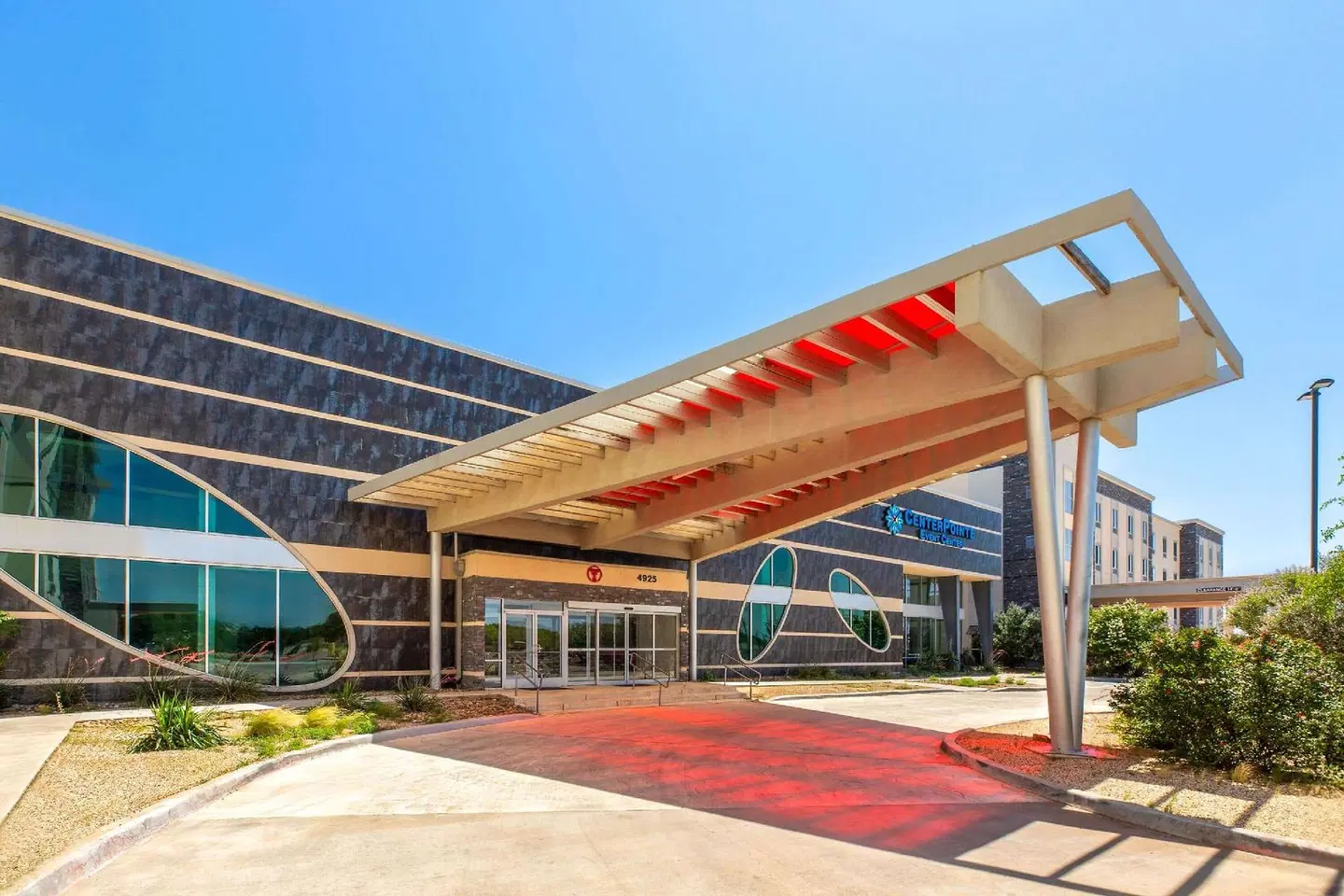 Days Inn & Suites by Wyndham Lubbock Medical Center EXTERIOR