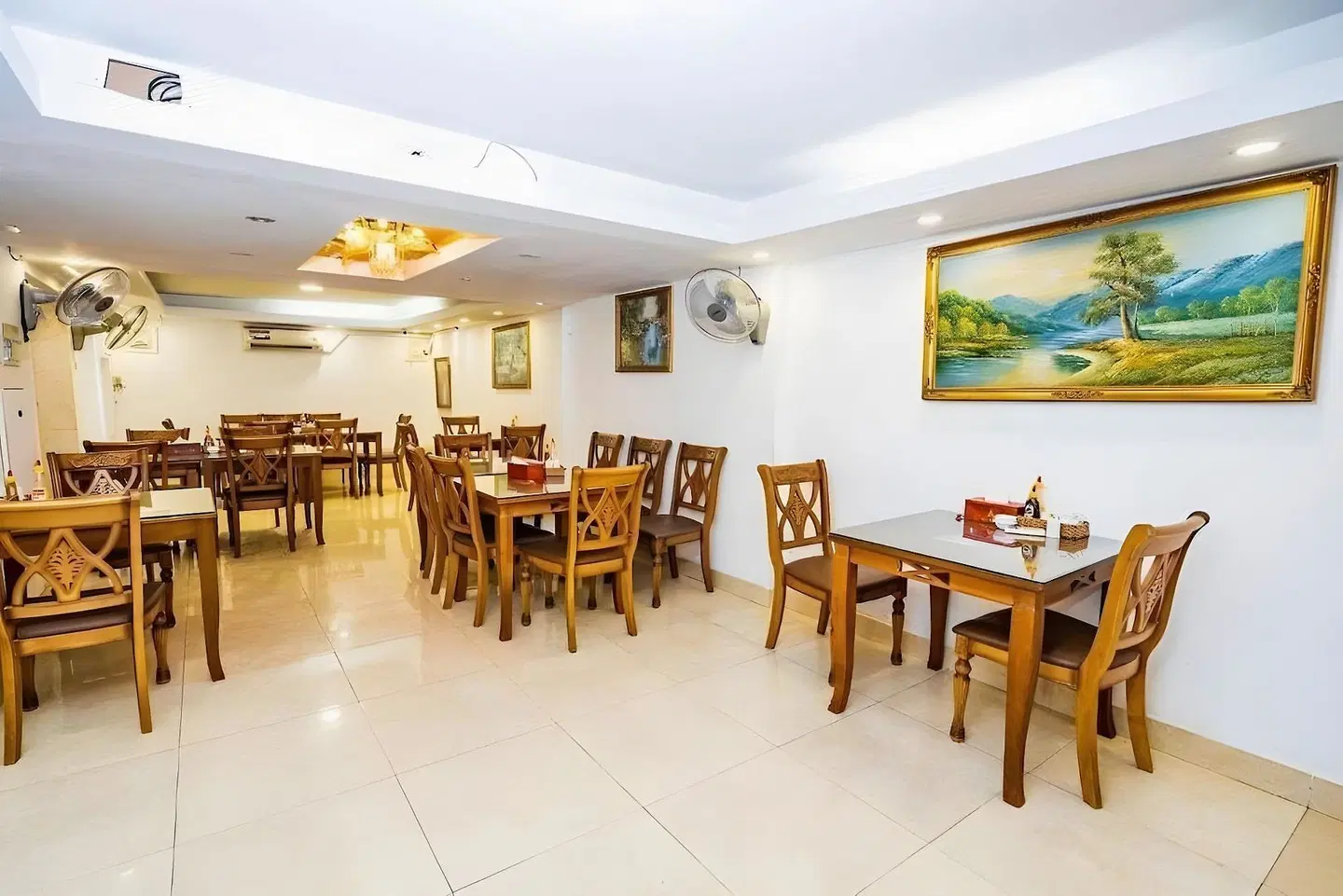 A25 Lý T' Tr'ng Restaurant