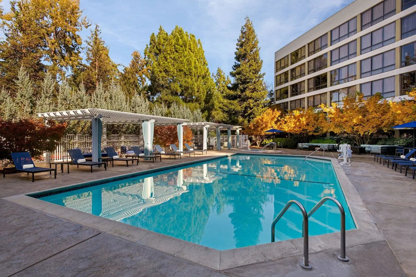 Pleasanton Marriott OUTDOOR_POOL