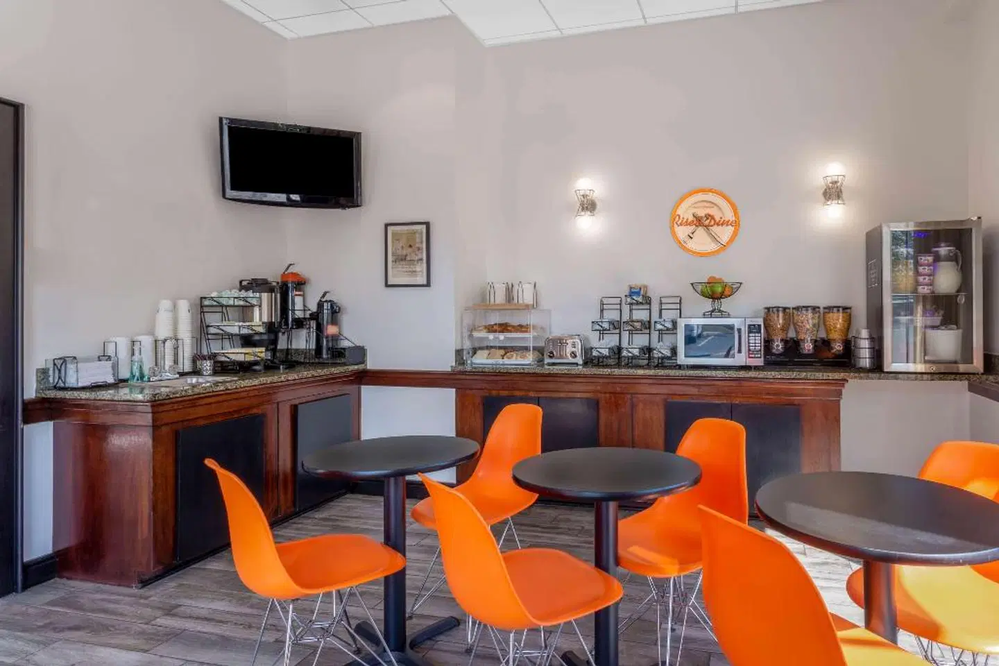 Howard Johnson by Wyndham Portsmouth Bar