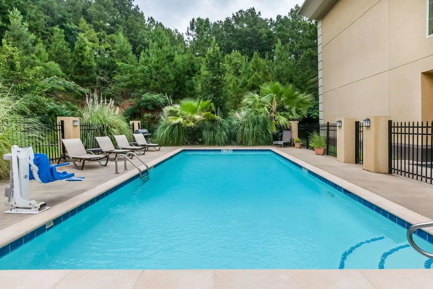 Baymont by Wyndham Henderson OUTDOOR_POOL