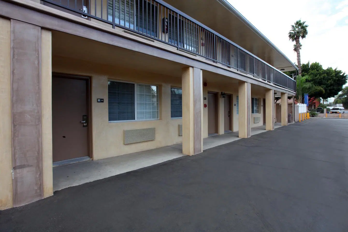 Americas Best Value Inn Riverside EXTERIOR