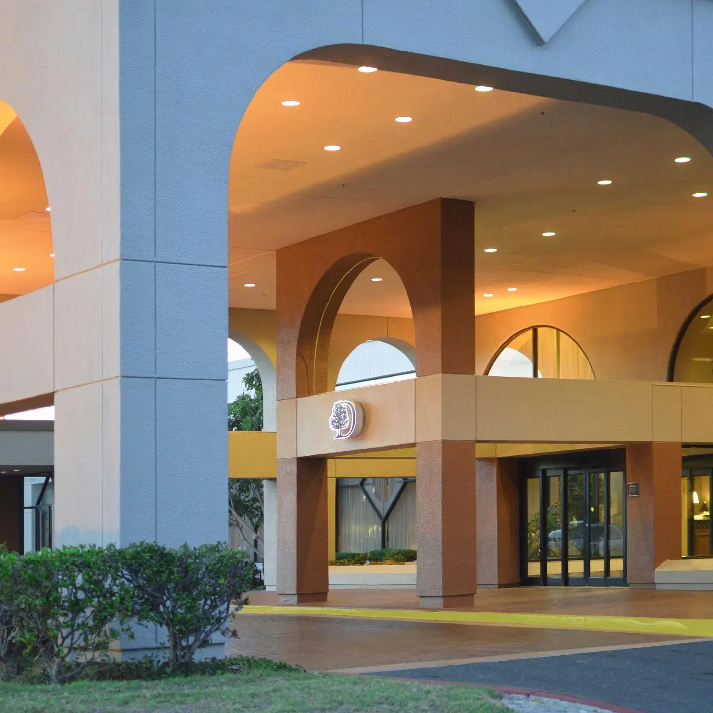DoubleTree by Hilton Newark-Fremont EXTERIOR