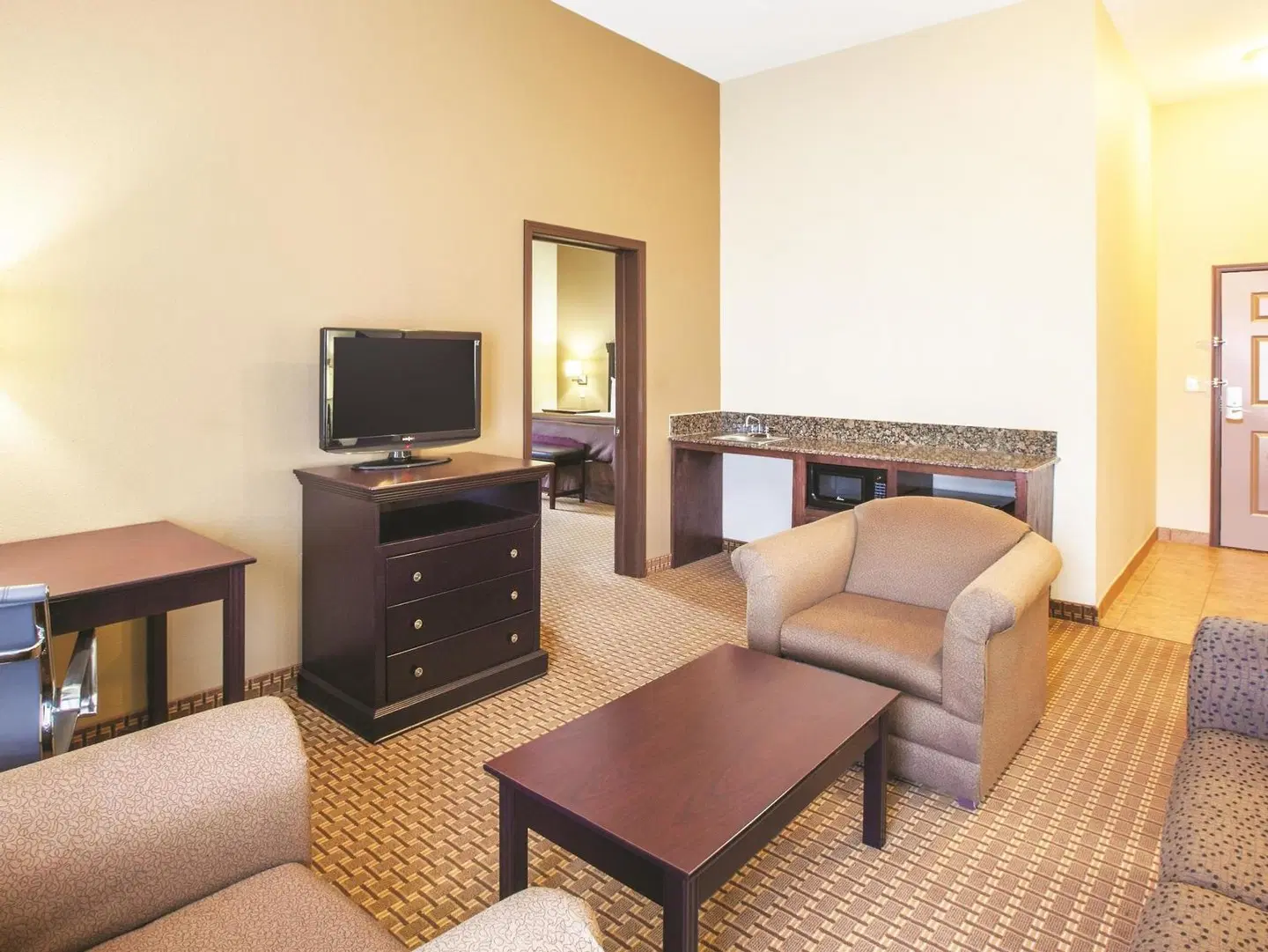 La Quinta Inn & Suites by Wyndham Hillsboro ROOM_EXAMPLE