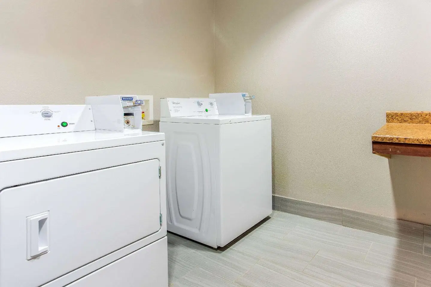La Quinta Inn & Suites by Wyndham Hillsboro Badezimmer