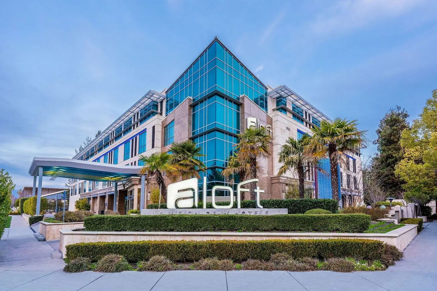 Aloft Cupertino EXTERIOR