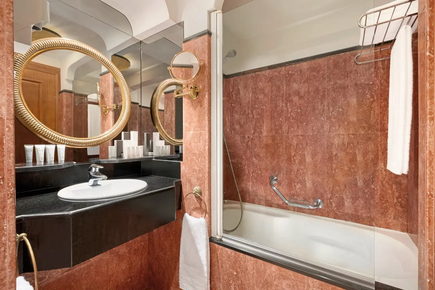 Hotel Avenue Louise Brussels Trademark Collection by Wyndham Badezimmer