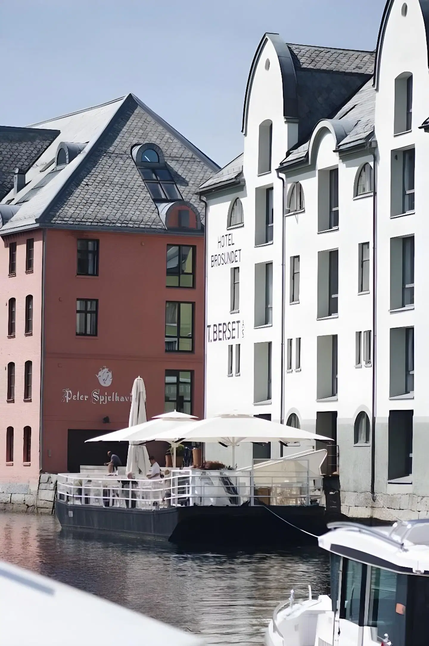 Hotel Brosundet EXTERIOR