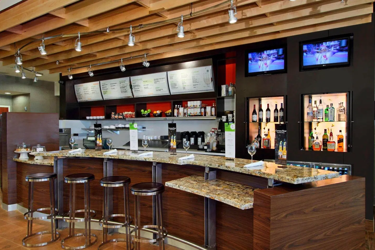 Courtyard by Marriott Victoria Bar